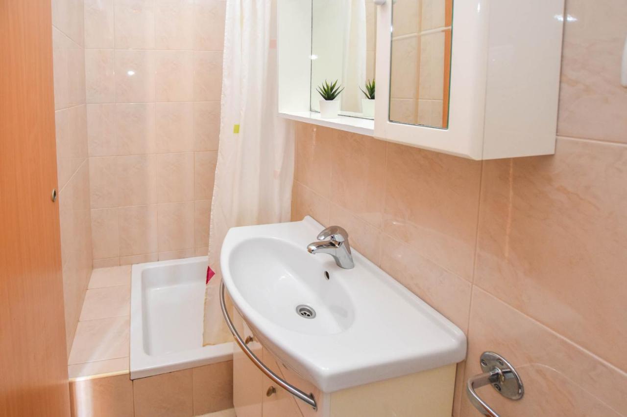 Apartments Flora Pakoštane Extérieur photo