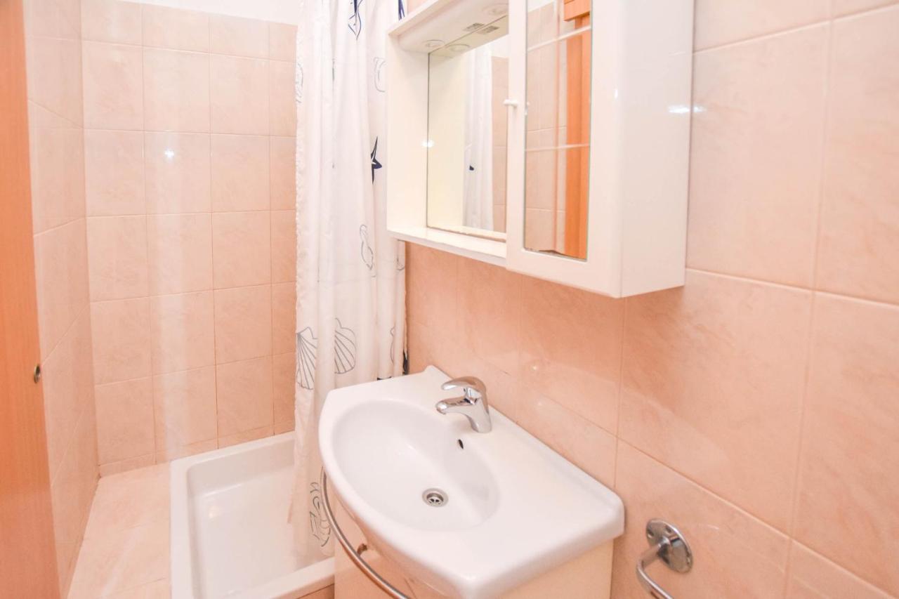 Apartments Flora Pakoštane Extérieur photo