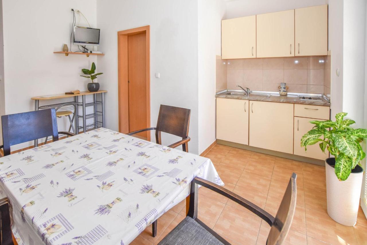 Apartments Flora Pakoštane Extérieur photo