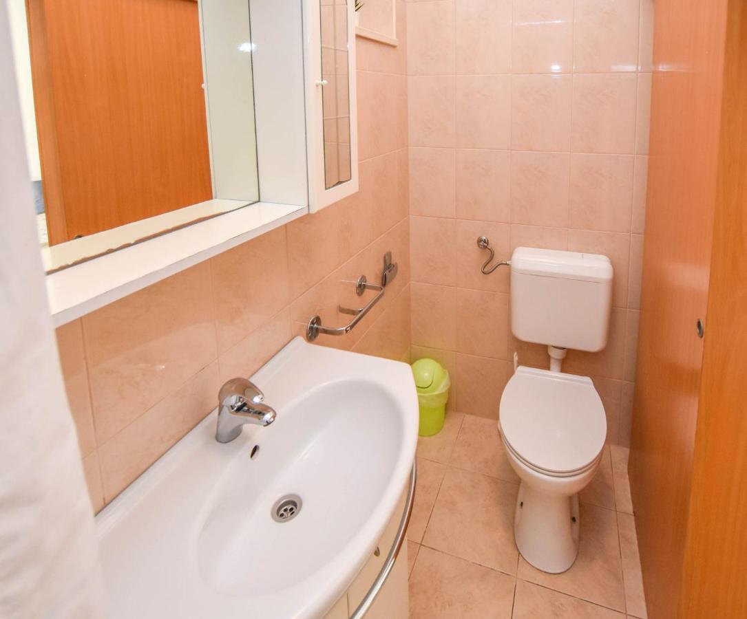 Apartments Flora Pakoštane Extérieur photo