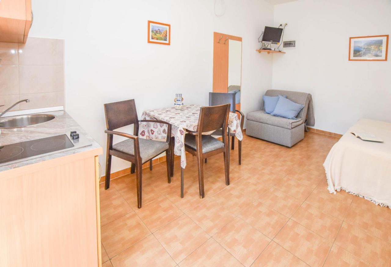 Apartments Flora Pakoštane Extérieur photo